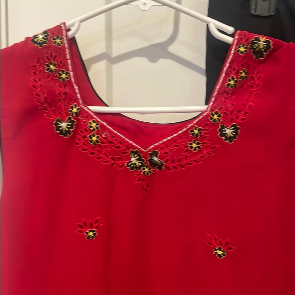 Embellished Red Sleeveless salwar kameez - Picture 2 of 6